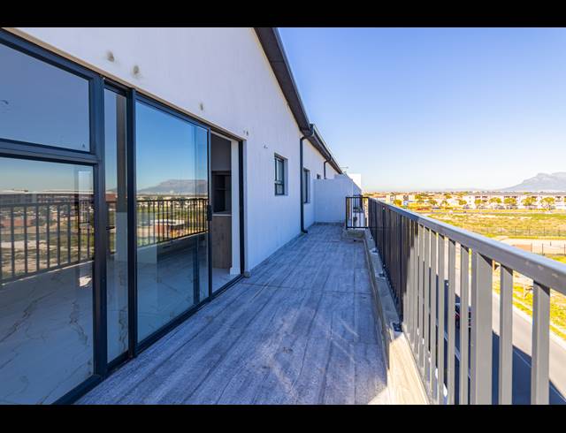 3 BEDROOM APARTMENT FOR SALE IN SANDOWN